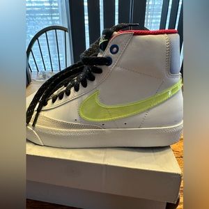 Air Force 1 LV8 (gs) sz 4